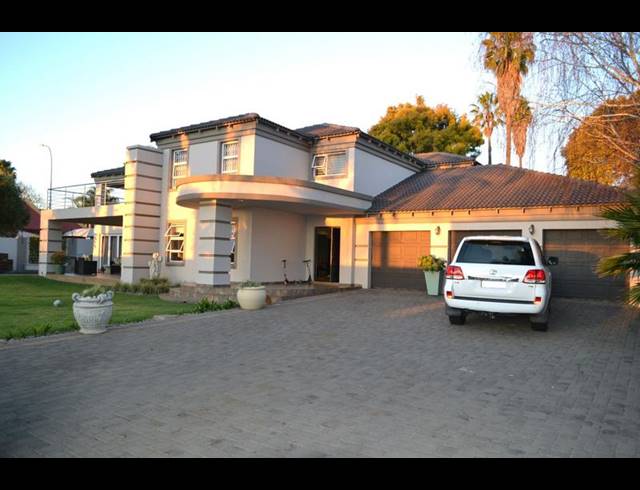 4 BEDROOM HOUSE FOR SALE IN SONNEVELD